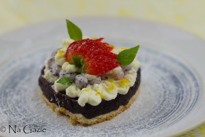 Torcik z galaretką jagodową