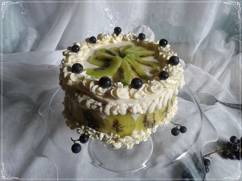 Torcik z kremem cytrynowym i owocami Torcik z kremem cytrynowym i owocami