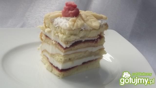 Torcik z masą śmietankową  i jogutrem 