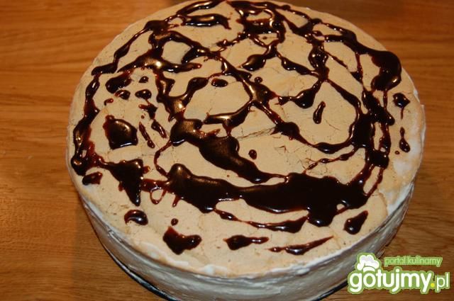 Torcik z masą śmietankową i krówkową