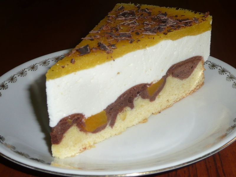 Torcik z musem brzoskwiniowym