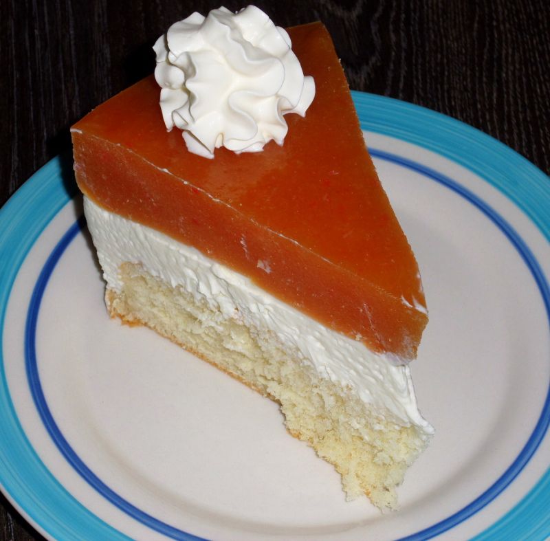 Torcik z musem brzoskwiniowym