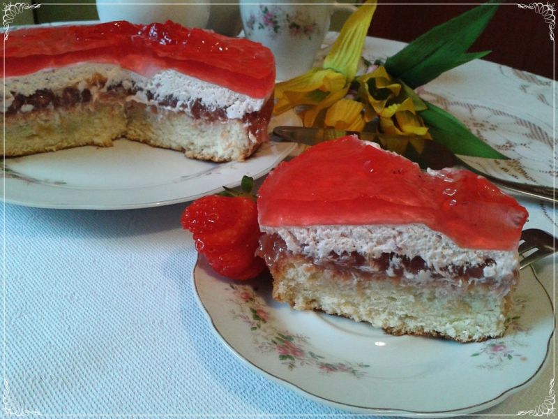 Torcik z musem rabarbarowym z galaretką  Torcik z musem rabarbarowym z galaretką