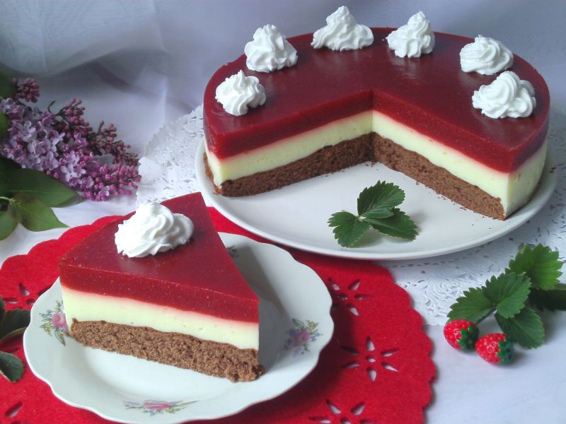 Torcik z musem truskawkowym 