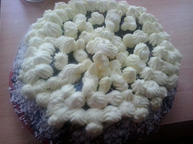 Torcik z okrągłymi biszkopcikami, bez pieczenia  Torcik z okrągłymi biszkopcikami, bez pieczenia