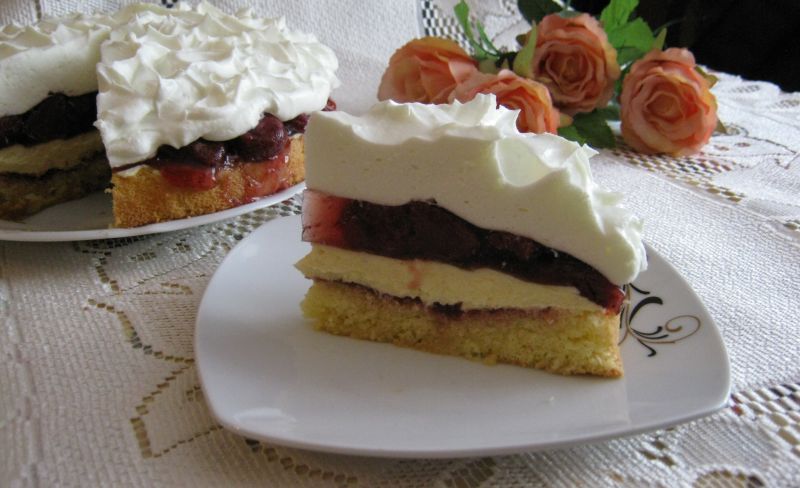 Torcik z truskawkową nutą