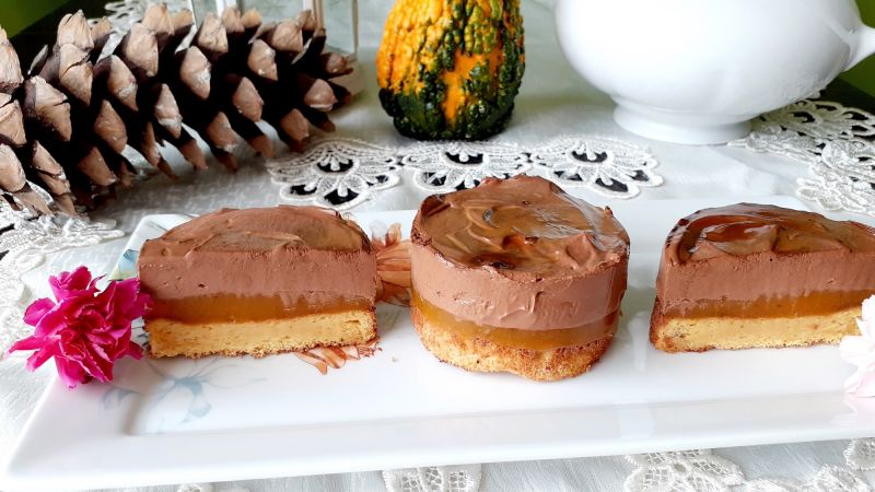Torcik dyniowy z kremem czekoladowym  Torcik dyniowy z kremem czekoladowym
