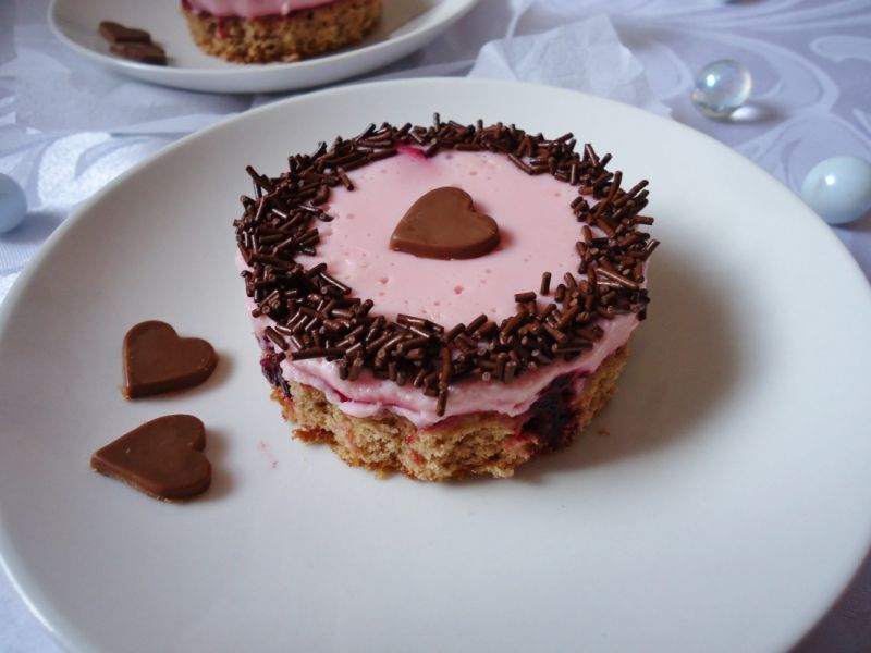 Torciki z musem i pianką truskawkową