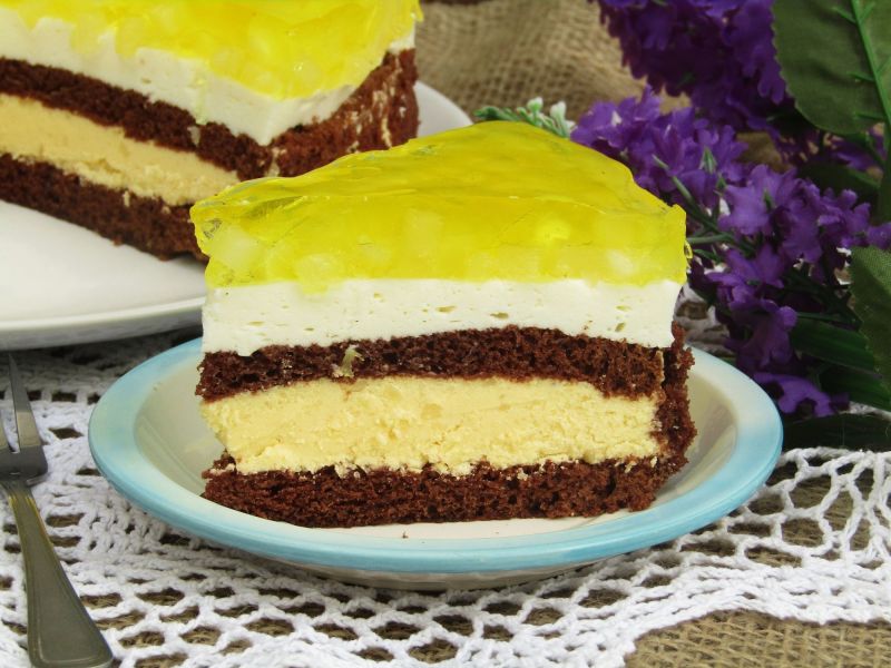 Tort  ananasowy- śmietanowy z galaretką