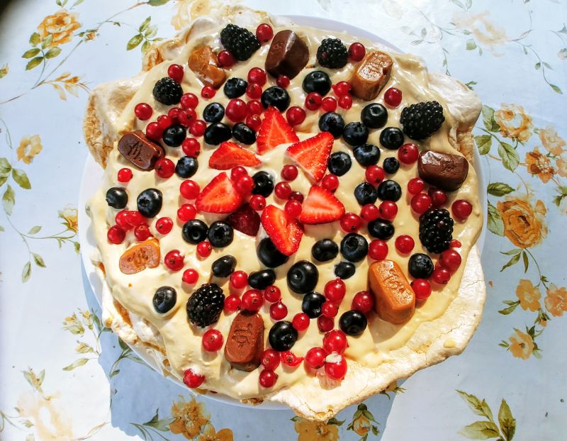 Tort "Bezowa krówka" Tort "Bezowa krówka"