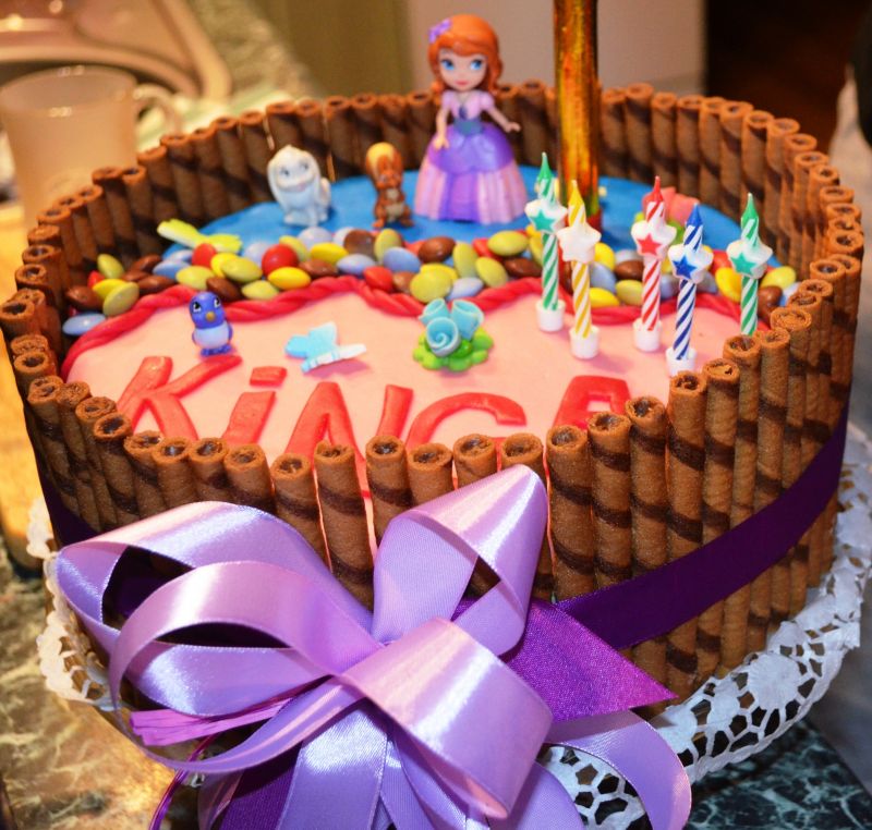 Tort bezowo kakaowy Tort bezowo kakaowy