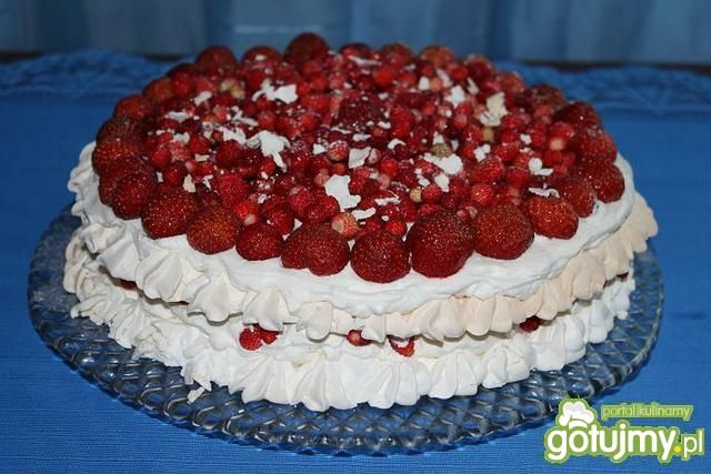 Tort bezowy truskawkowo-poziomkowy Tort bezowy truskawkowo-poziomkowy