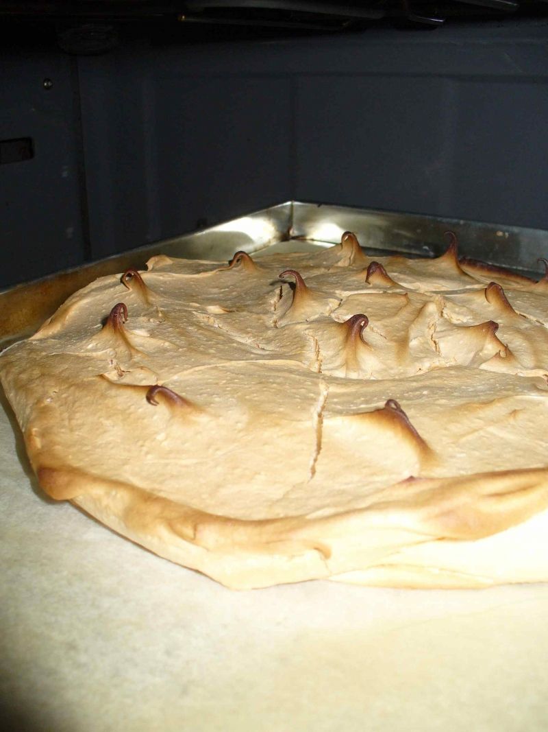 Tort bezowy z kremem cytrynowym