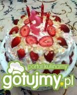 tort bezowy z truskawkami tort bezowy z truskawkami