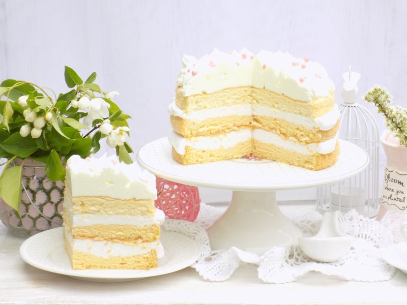 Tort biszkoptowo - kokosowy z cytrynową pianką  Tort biszkoptowo - kokosowy z cytrynową pianką