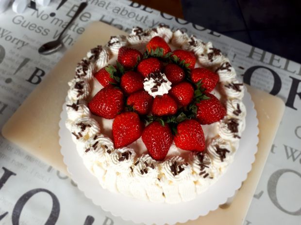 Tort biszkoptowy z truskawkami 