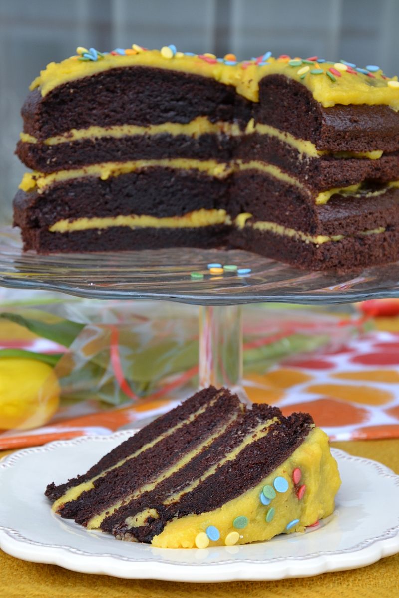 Tort brownie z masą żółtkową Tort brownie z masą żółtkową