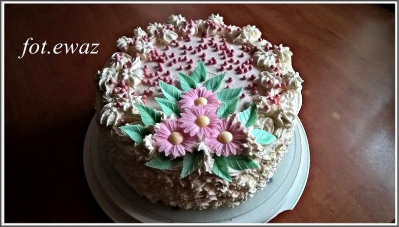 Tort brzoskwiniowo mandarynkowy Tort brzoskwiniowo mandarynkowy