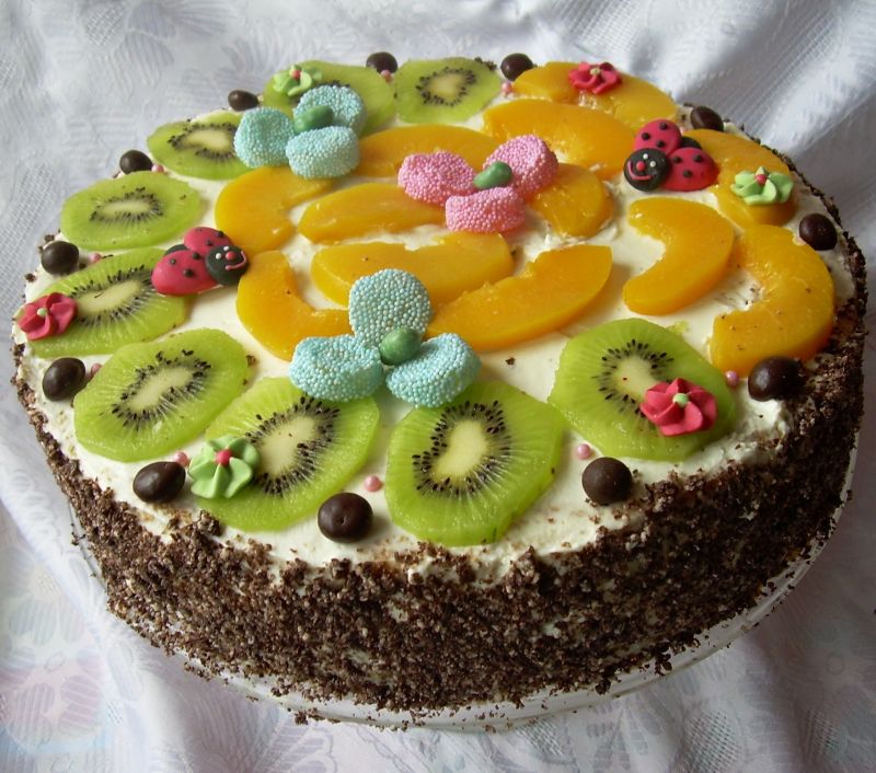 Tort brzoskwiniowo-śmietanowy -nuta agrestu i kiwi