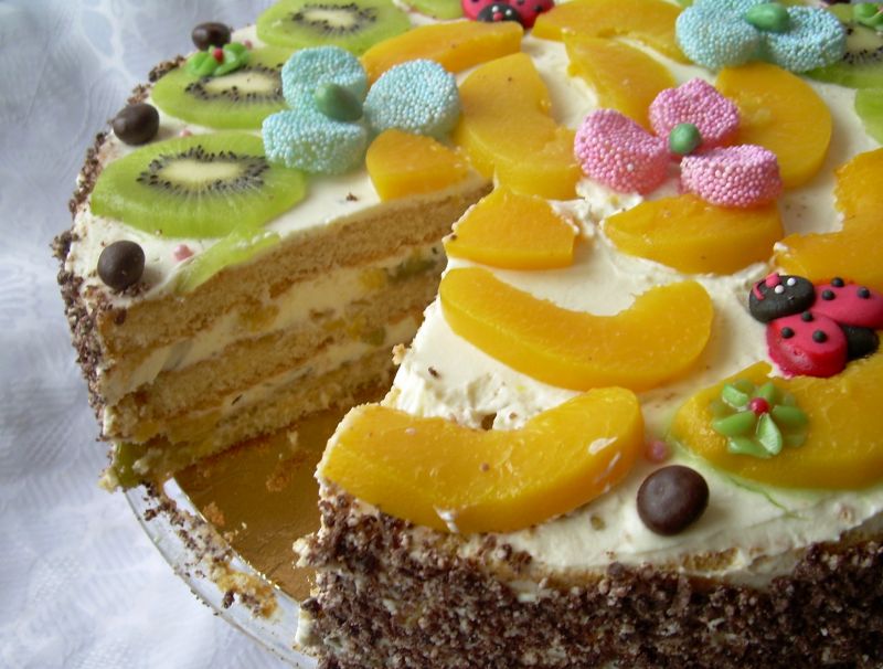 Tort brzoskwiniowo-śmietanowy -nuta agrestu i kiwi