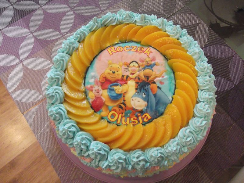 Tort brzoskwiniowy z Kubusiem Puchatkiem