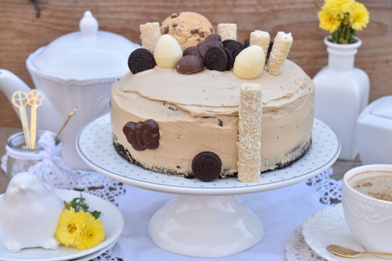 Tort cappuccino z dżemem i kremem