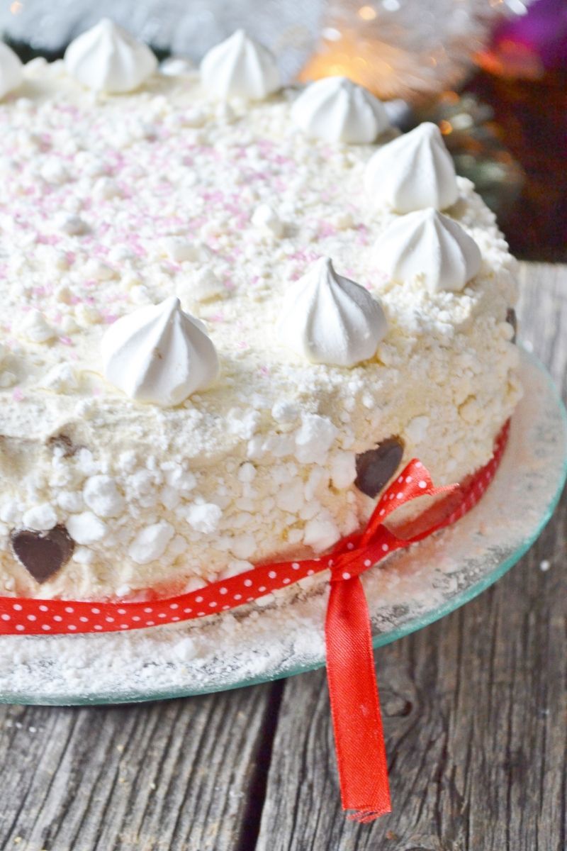 Tort chałwowo-czekoladowy z bezami