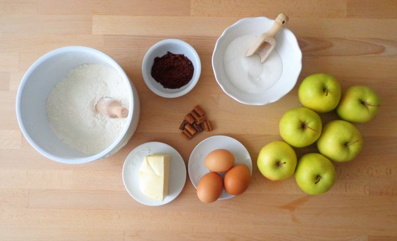 Tort czekoladowo-jabłkowy