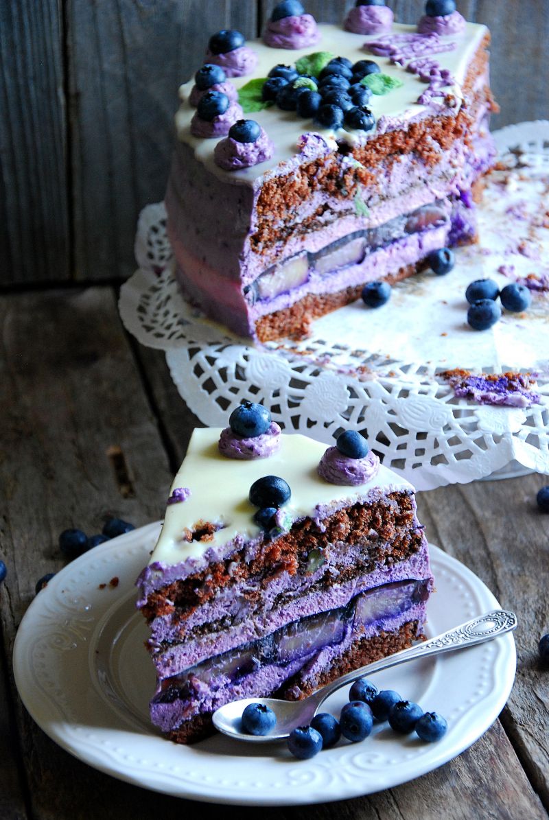 Tort czekoladowo jagodowy Tort czekoladowo jagodowy