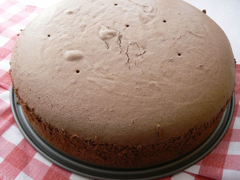 Tort czekoladowo malinowy 