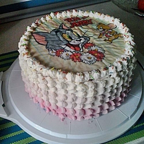 Tort czekoladowo- malinowy z orzechami