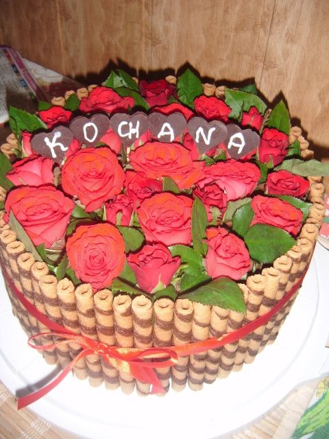 Tort czekoladowo - orzechowy Tort czekoladowo - orzechowy