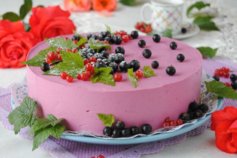 Tort czekoladowo- porzeczkowy Tort czekoladowo- porzeczkowy