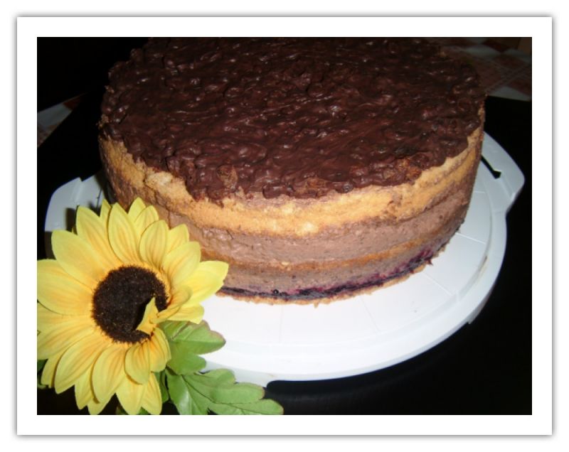 Tort czekoladowo - rodzynkowy