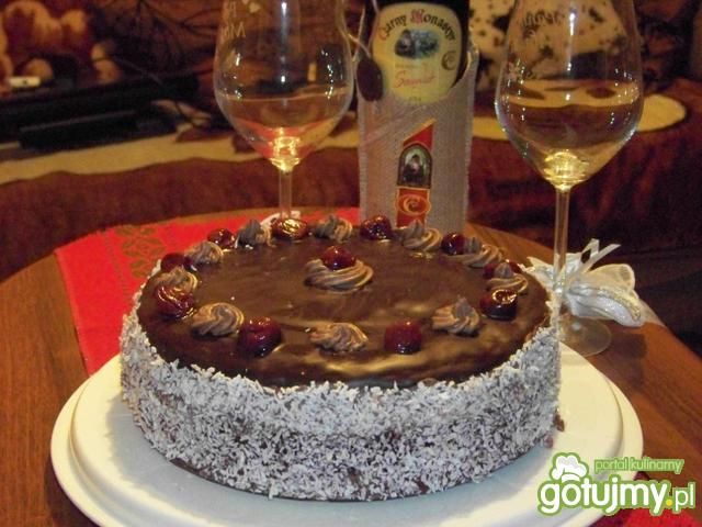 Tort czekoladowo - wiśniowy Tort czekoladowo - wiśniowy