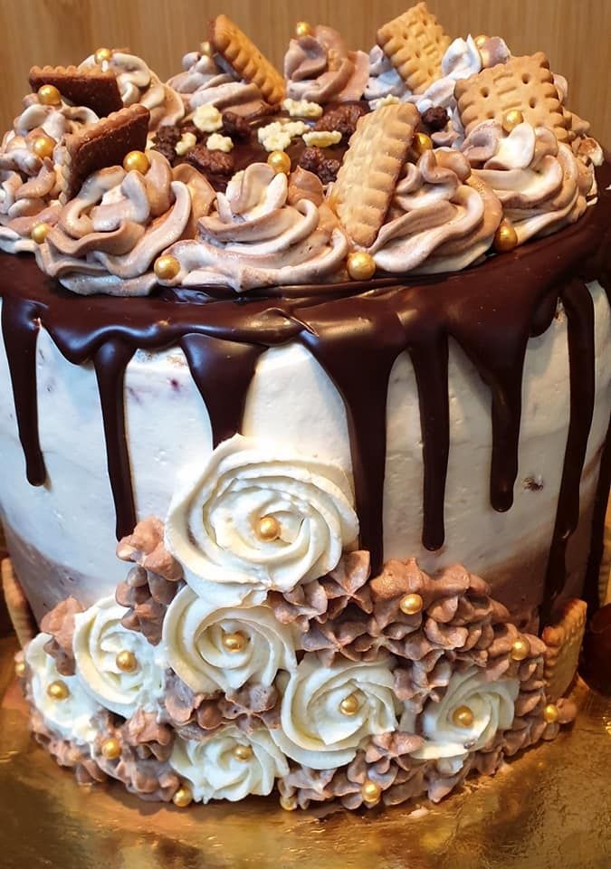 Tort czekoladowo - wiśniowy Tort czekoladowo - wiśniowy