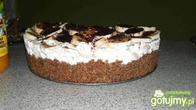Tort czekoladowy z bananami i śmietanką