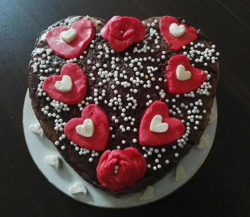 Tort czekoladowy z malinową nutką Tort czekoladowy z malinową nutką