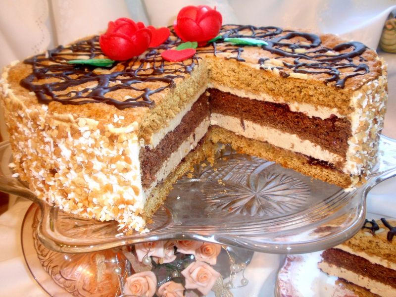 Tort Gosi z kawową śmietanką 