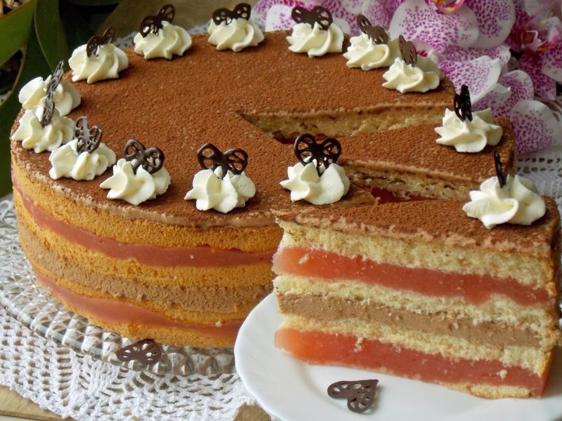 Tort jabłkowy z krówkami