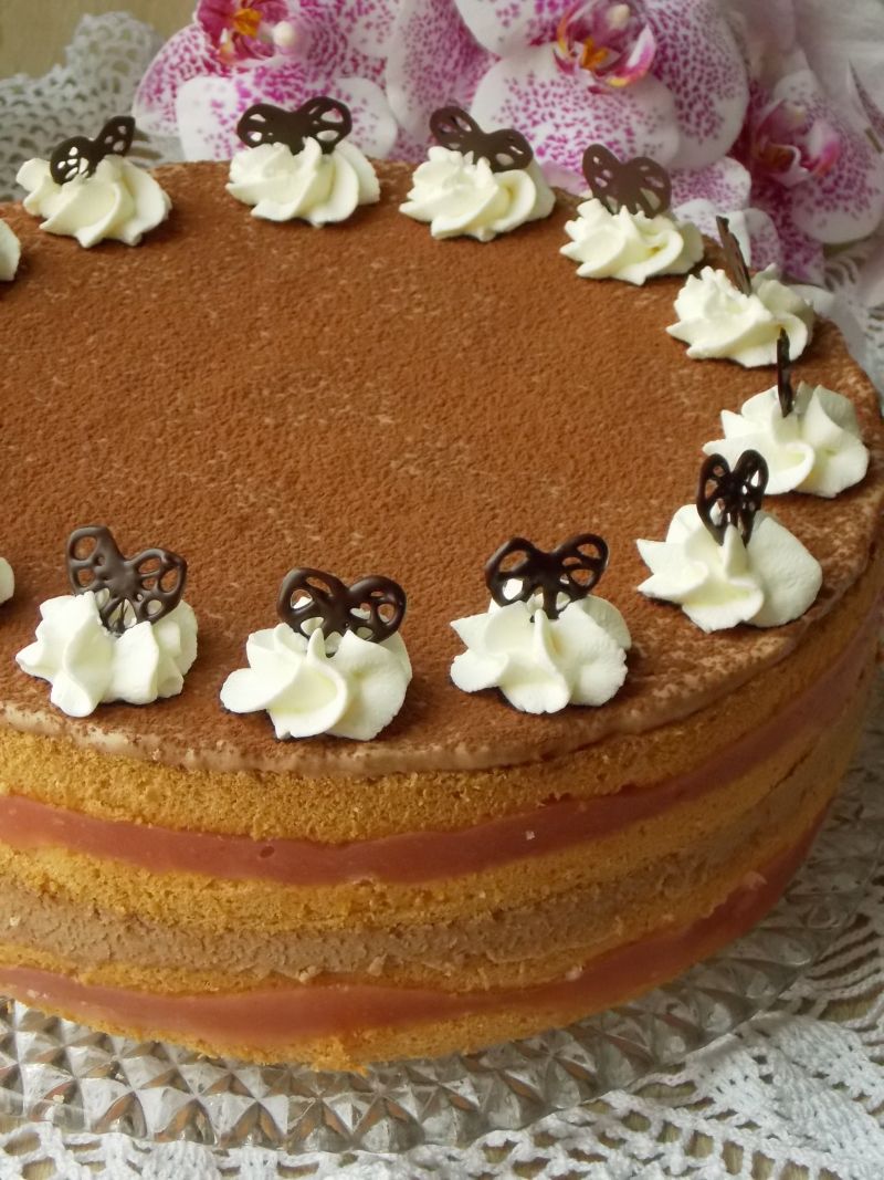 Tort jabłkowy z krówkami