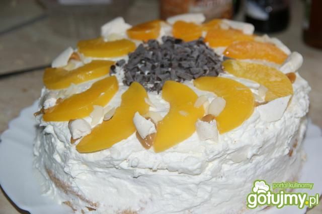 Tort karmelowo- bezowo- owocowy z bitą