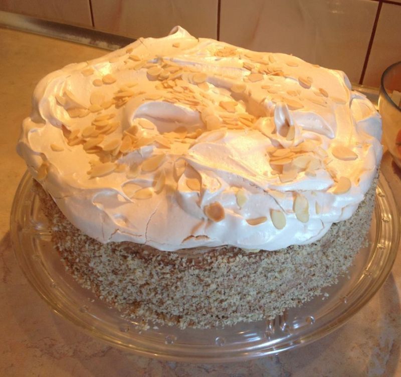 Tort kawowo- kakaowy z bezą Tort kawowo- kakaowy z bezą