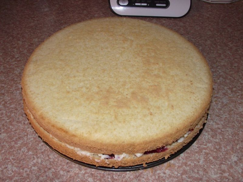 Tort kokosowo-śmietankowy z borówkami