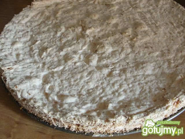 Tort kokosowy  najeżony bakaliami