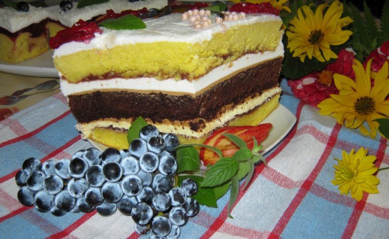 Tort  kolorowy warstwowy Tort  kolorowy warstwowy