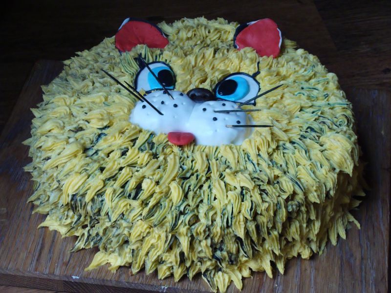 Tort koteczek na urodzinki