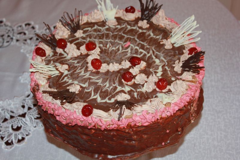 Tort królewski z kajmakiem 