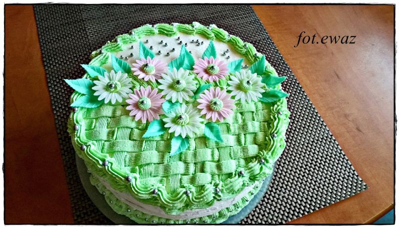Tort kwiecisty koszyczek Tort kwiecisty koszyczek