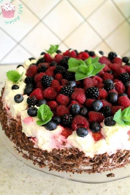 Tort leśny z bitą śmietaną Tort leśny z bitą śmietaną